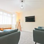 Fishponds 6 Bedroom House